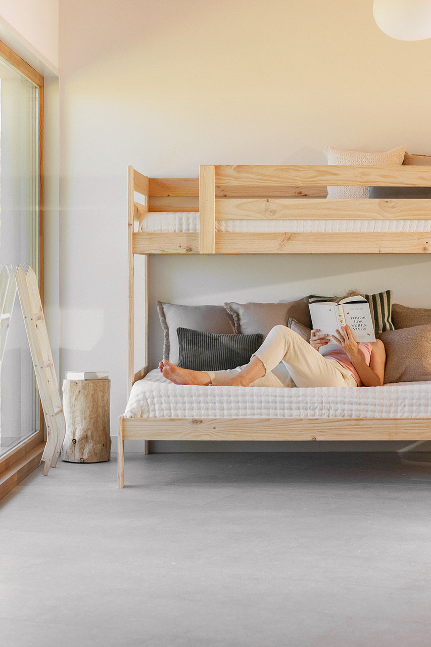 Imagen de ambiente 5 para:Litera triple de madera maciza